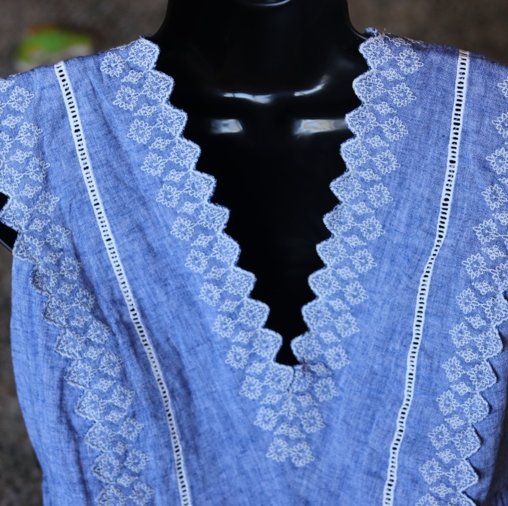 Maternity embroidered chambray linen blouse - Picture 2 of 6